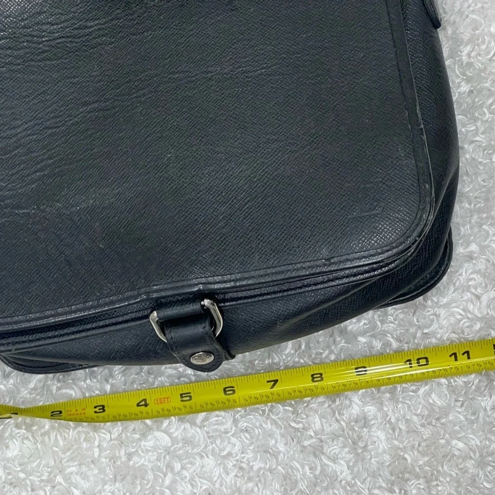 LOUIS VUITTON Grizzli Taiga Leather Andrei Messenger Bag